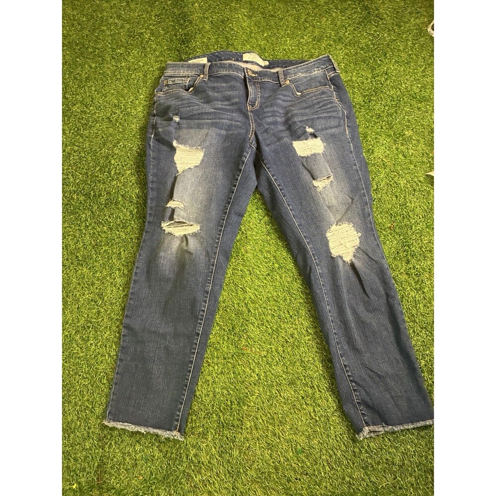 Torrid Boyfriend Crop Jeans Women’s Size 18 Distressed Raw Hem Stretch Denim